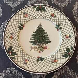 Mikasa Heritage “Christmas Story”Round Platter “chop plate”